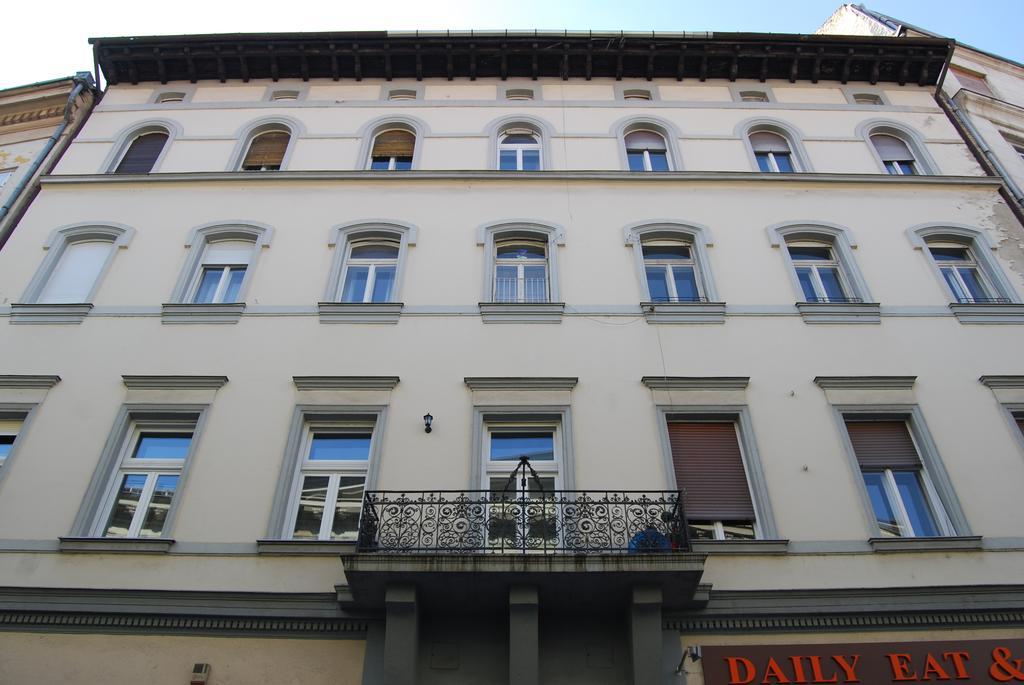 Happy Hostel Budapest Exterior foto